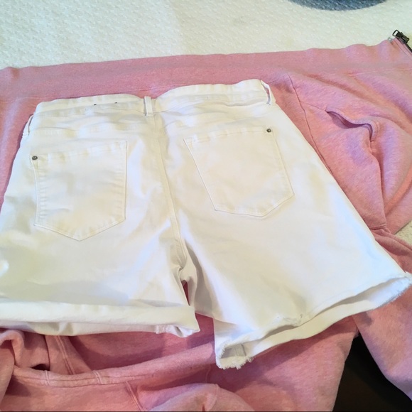White cotton with some stretch jean shorts. - Picture 2 of 4